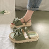 Sommerliche vielseitige modische Sandalen mit Schleife