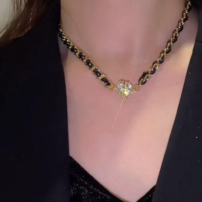 Collier magnétique élégant