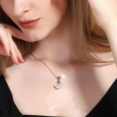 Collier Pendentif Goutte d'Eau avec Cœur